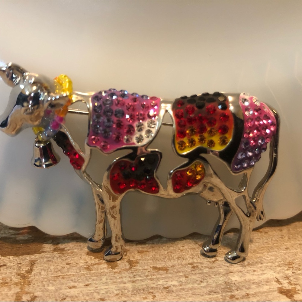 Cow Brooch/Pin Sparkly Crystals On Silver Tone 2 1/4" x 1 1/2"